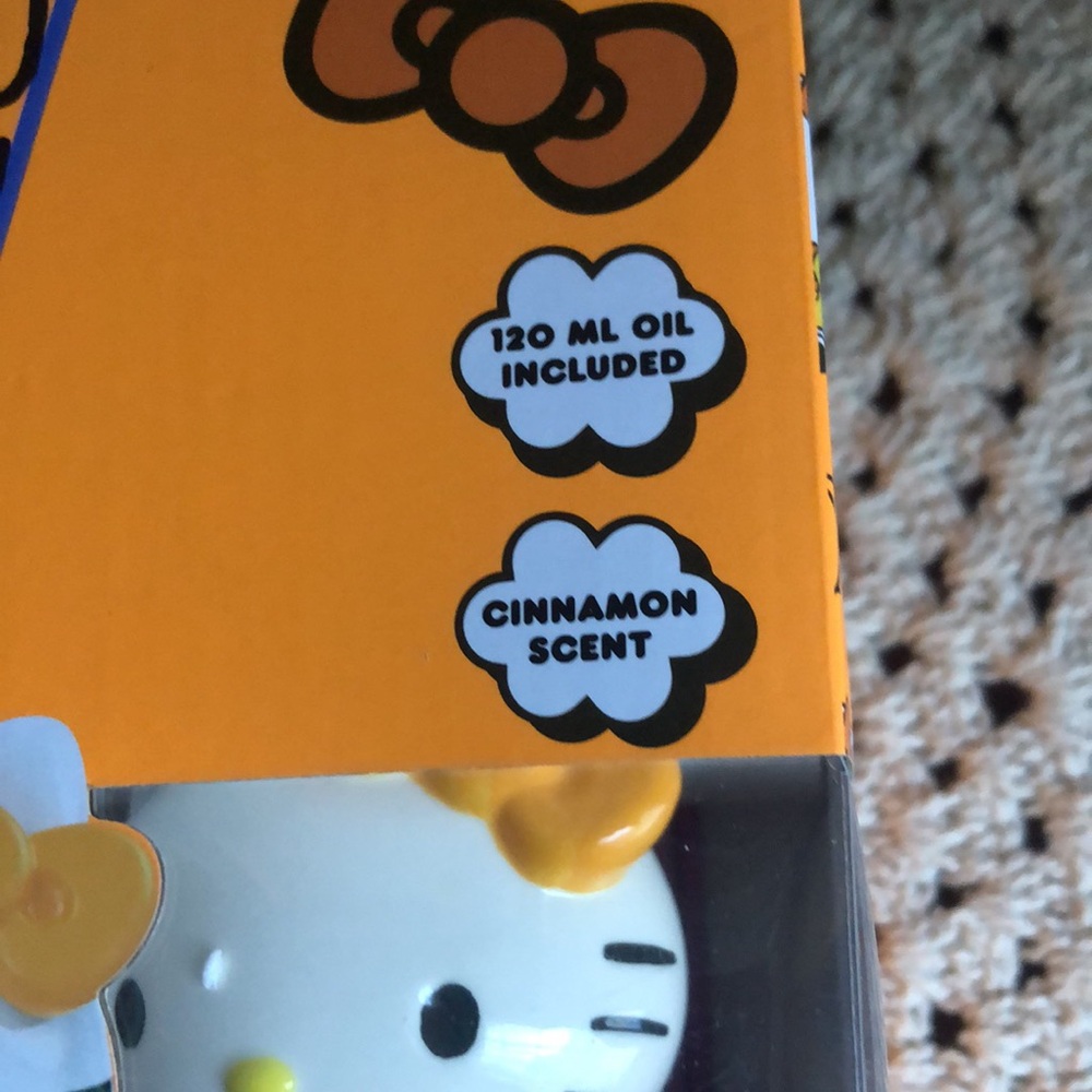 HELLO KITTY Halloween Ceramic Reed Diffuser - Picture 3 of 6